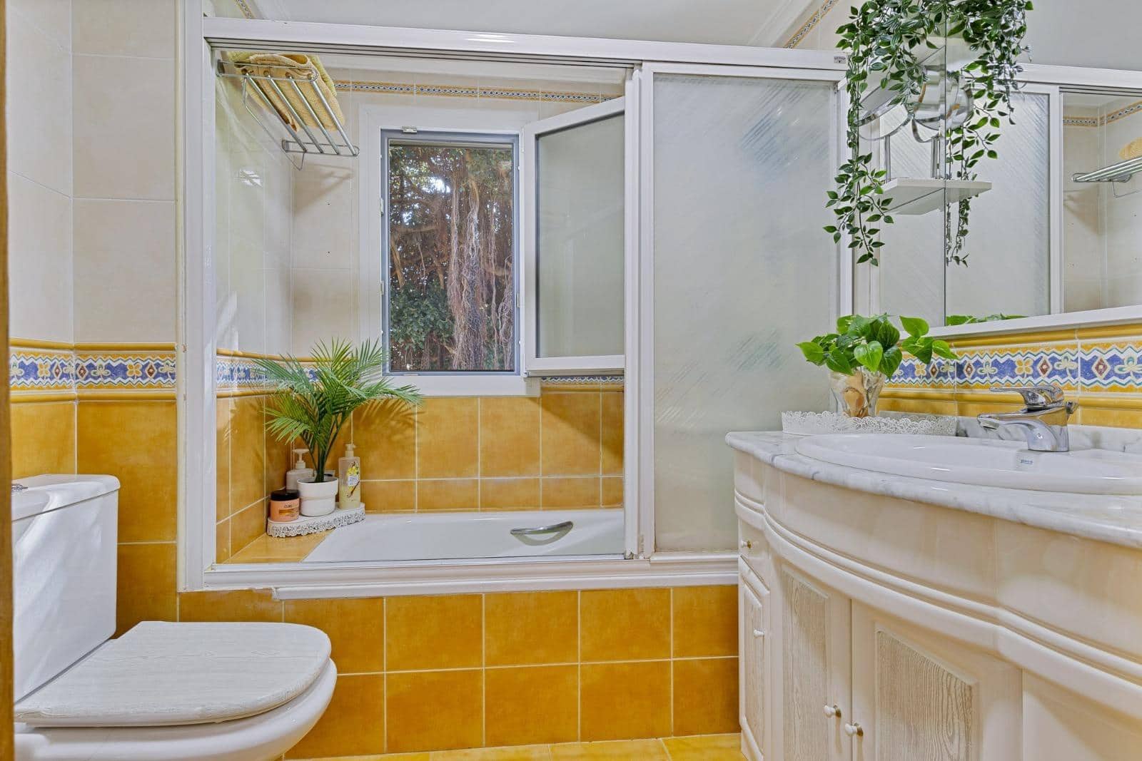 3 soveværelse Rækkehus til salg i Fuengirola med swimmingpool - € 472.000 (Ref: 9029617)