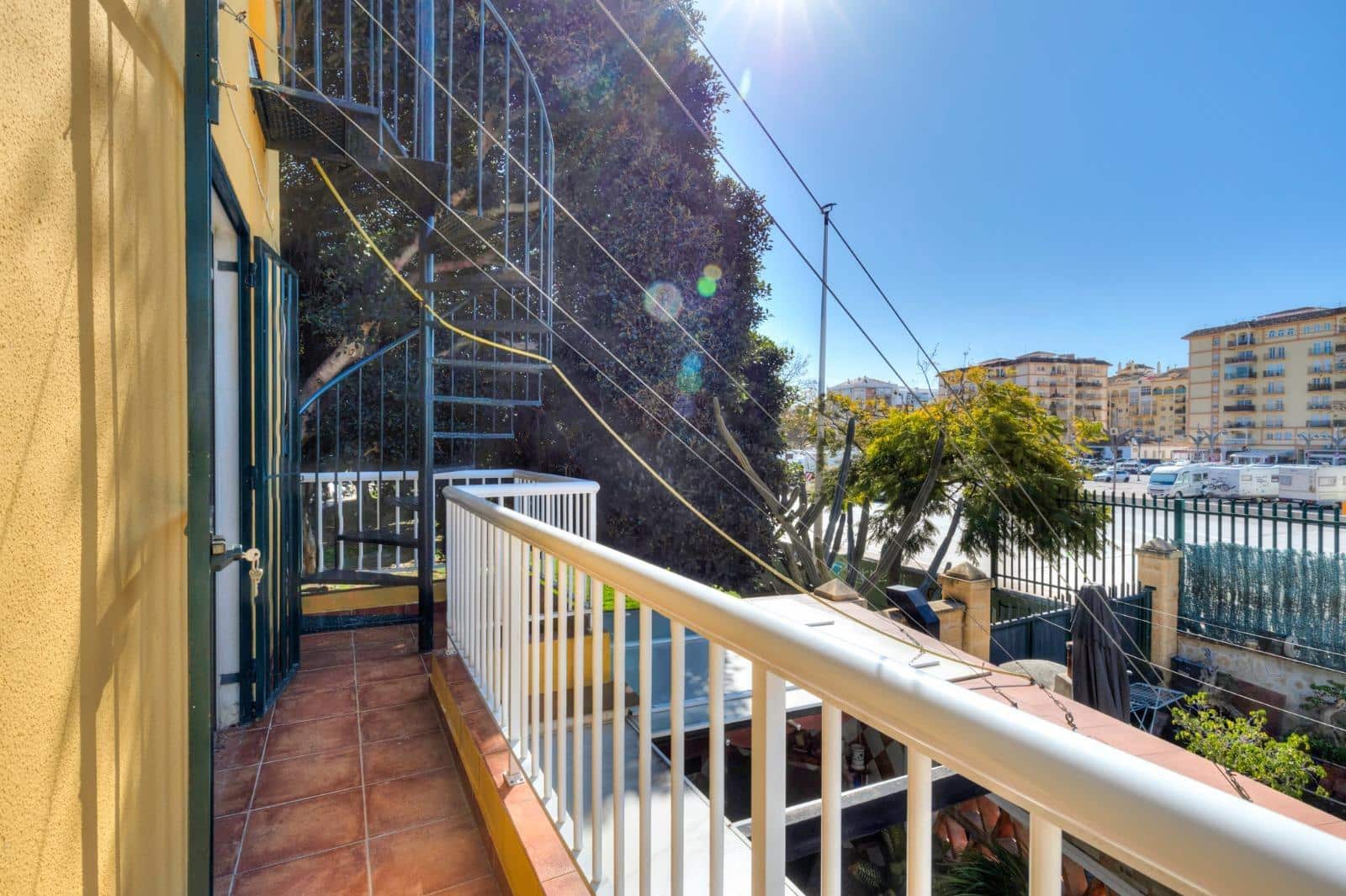 3 soveværelse Rækkehus til salg i Fuengirola med swimmingpool - € 472.000 (Ref: 9029617)