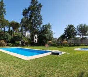 2 soveværelse Lejlighed til salg i Torrequebrada med swimmingpool garage - € 473.000 (Ref: 9057673)