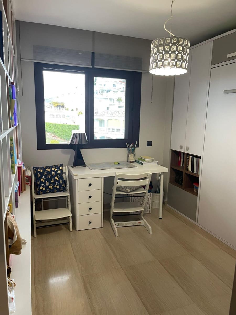 Apartamento de 3 habitaciones en Fuengirola en venta con piscina - 523.000 € (Ref: 9060372)