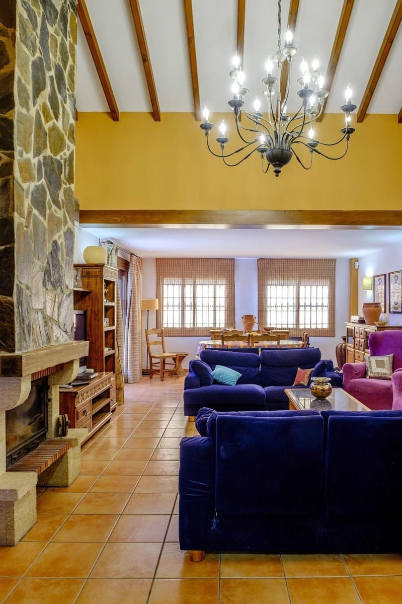 6 sypialnia Willa na sprzedaż w Estepona z basenem garażem - 1 033 000 € (Ref: 9060373)