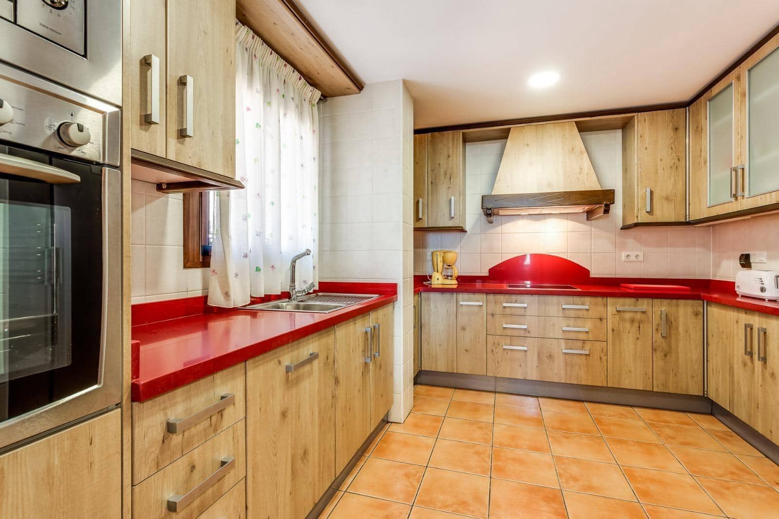 6 sypialnia Willa na sprzedaż w Estepona z basenem garażem - 1 033 000 € (Ref: 9060373)