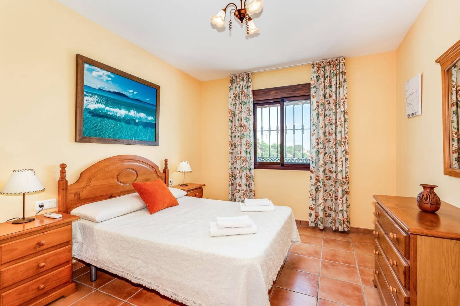 6 sypialnia Willa na sprzedaż w Estepona z basenem garażem - 1 033 000 € (Ref: 9060373)