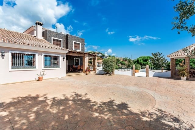 6 slaapkamer Villa te koop in Altos de Estepona, Estepona met zwembad garage - € 1.033.000 (Ref: 9060373)