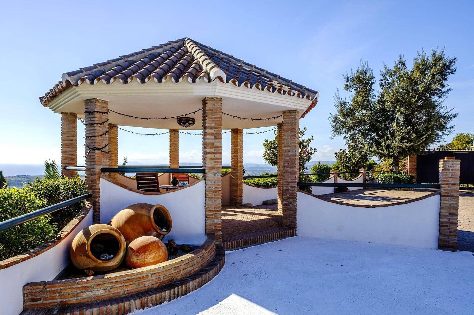 6 sypialnia Willa na sprzedaż w Estepona z basenem garażem - 1 033 000 € (Ref: 9060373)