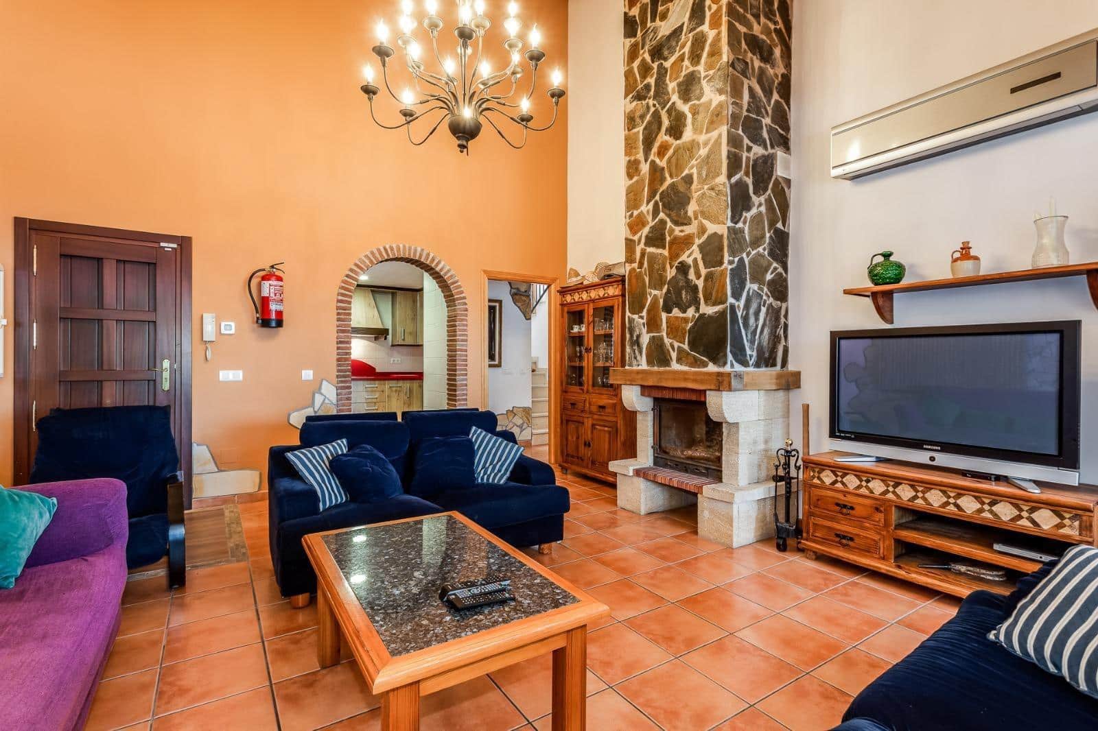 6 sypialnia Willa na sprzedaż w Estepona z basenem garażem - 1 033 000 € (Ref: 9060373)