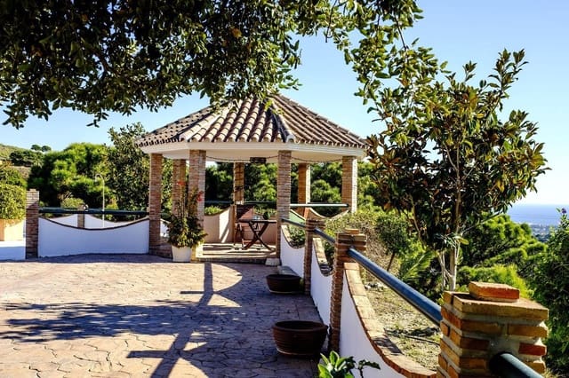 6 slaapkamer Villa te koop in Altos de Estepona, Estepona met zwembad garage - € 1.033.000 (Ref: 9060373)