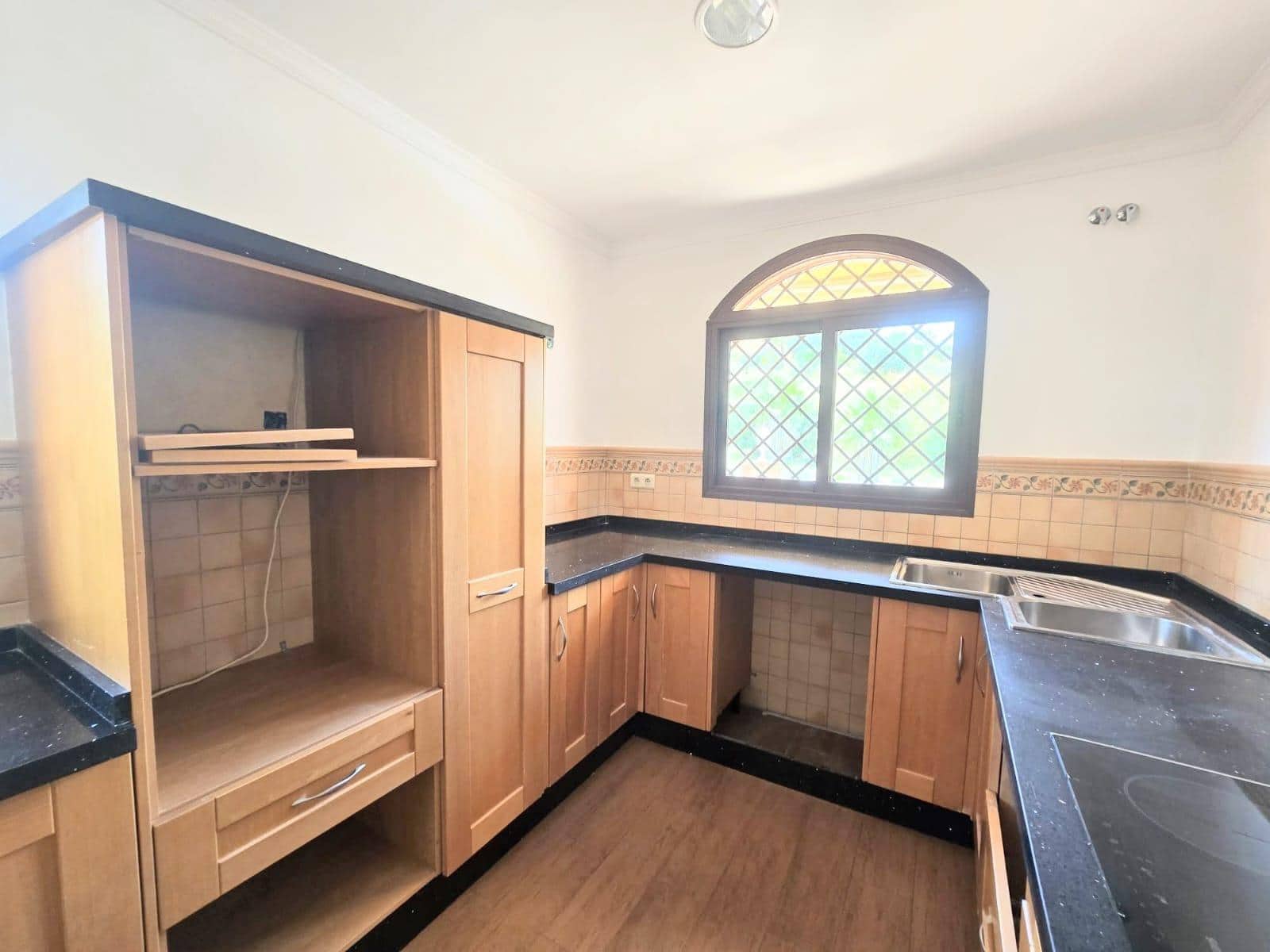 4 soveværelse Semi-Rækkehus til salg i Torrequebrada med swimmingpool garage - € 750.000 (Ref: 9068857)