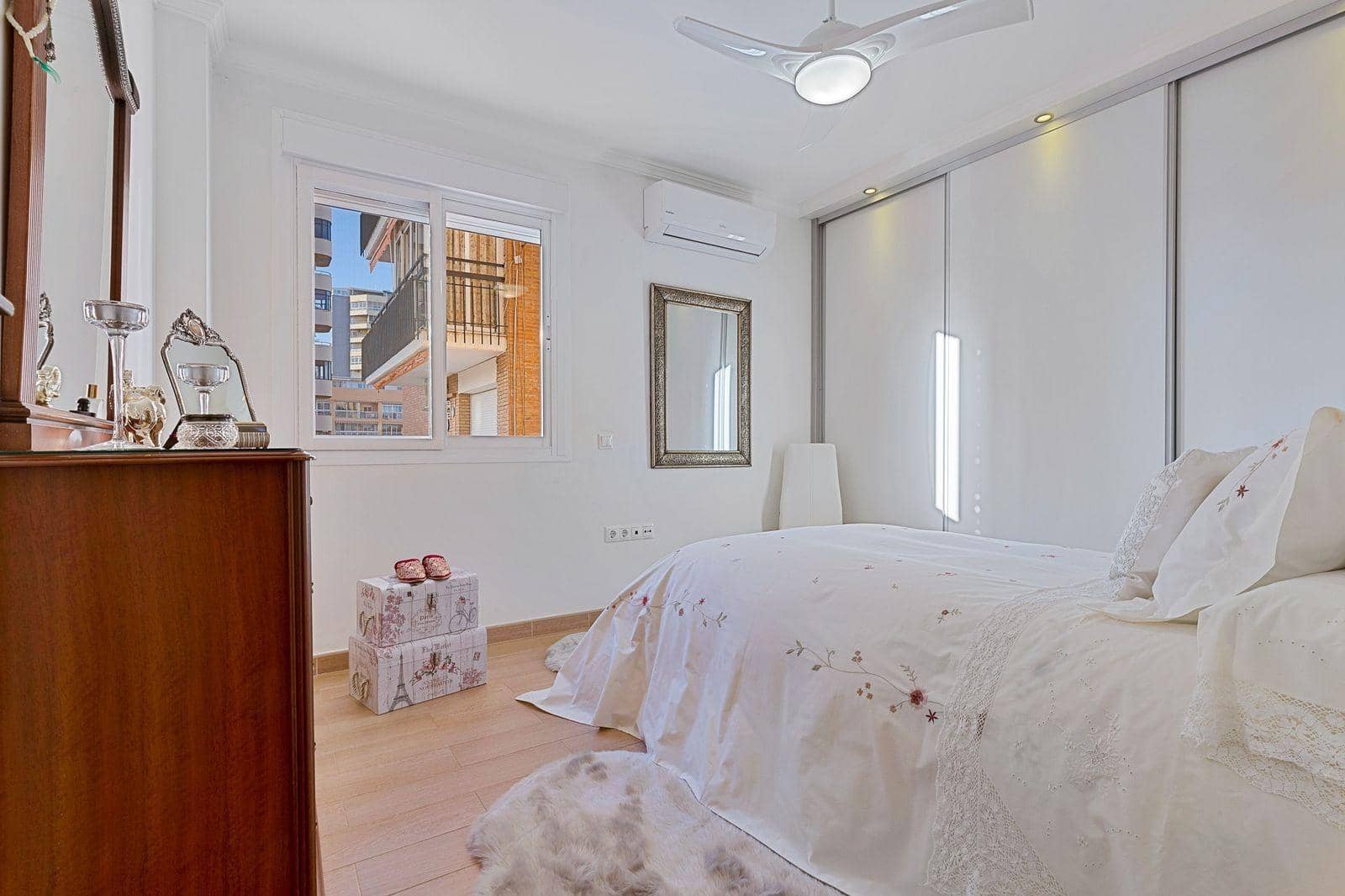 Apartamento de 2 habitaciones en Fuengirola en venta - 359.000 € (Ref: 9142930)