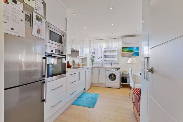 Apartamento de 2 habitaciones en Fuengirola en venta - 359.000 € (Ref: 9142930)