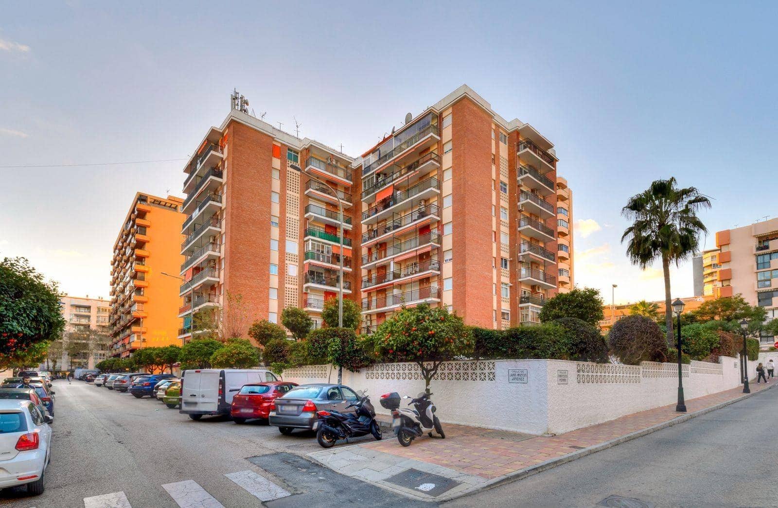 Apartamento de 2 habitaciones en Fuengirola en venta - 359.000 € (Ref: 9142930)