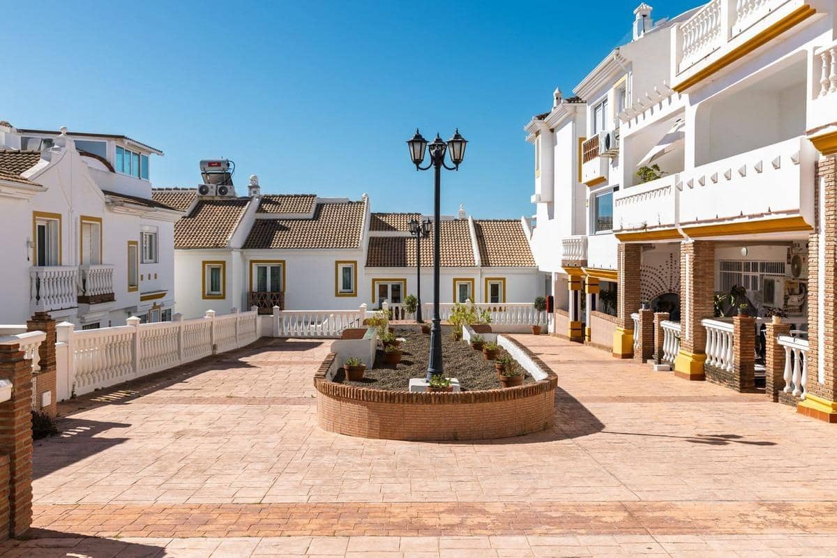 2 soveværelse Rækkehus til salg i Benalmadena med garage - € 375.000 (Ref: 9156112)