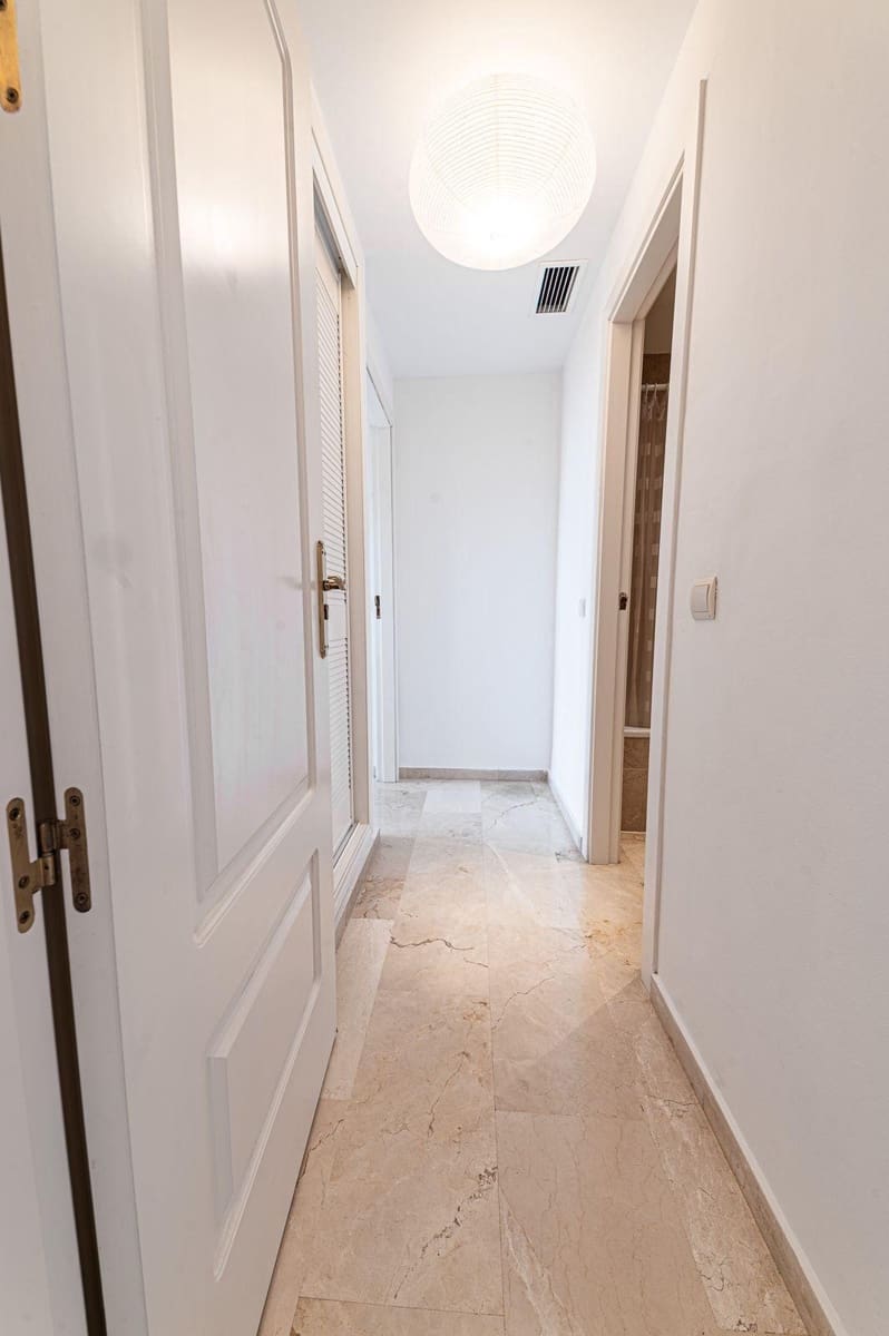 2 soveværelse Lejlighed til salg i Torrequebrada med garage - € 349.000 (Ref: 9165839)