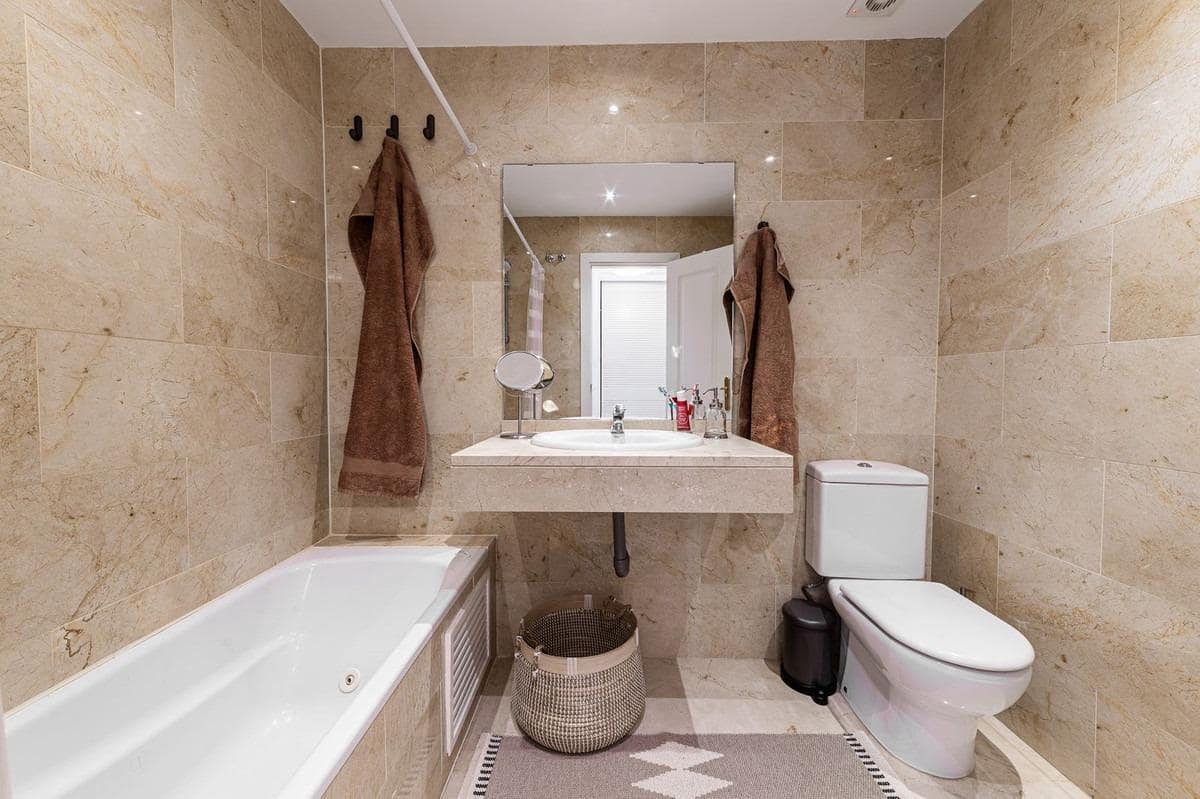 2 soveværelse Lejlighed til salg i Torrequebrada med garage - € 349.000 (Ref: 9165839)