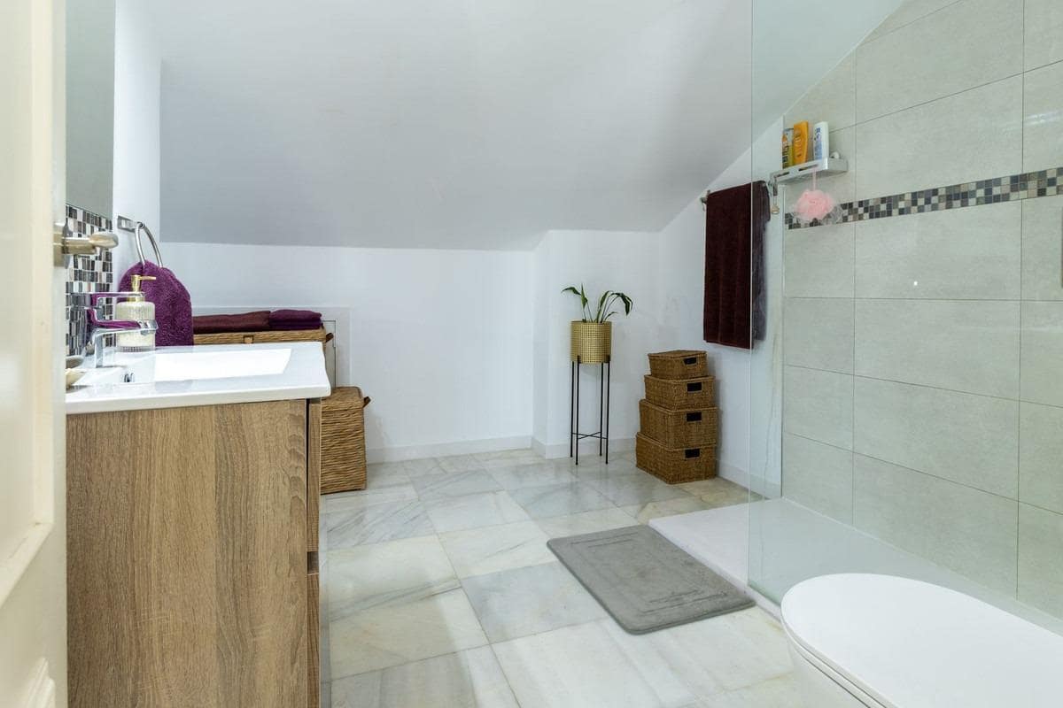 4 soveværelse Rækkehus til salg i Torremolinos med garage - € 450.000 (Ref: 9169597)