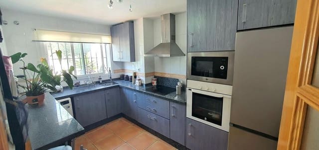 4 soverom Rekkehus til salgs i Fuengirola med garasje - € 540 000 (Ref: 9193872)