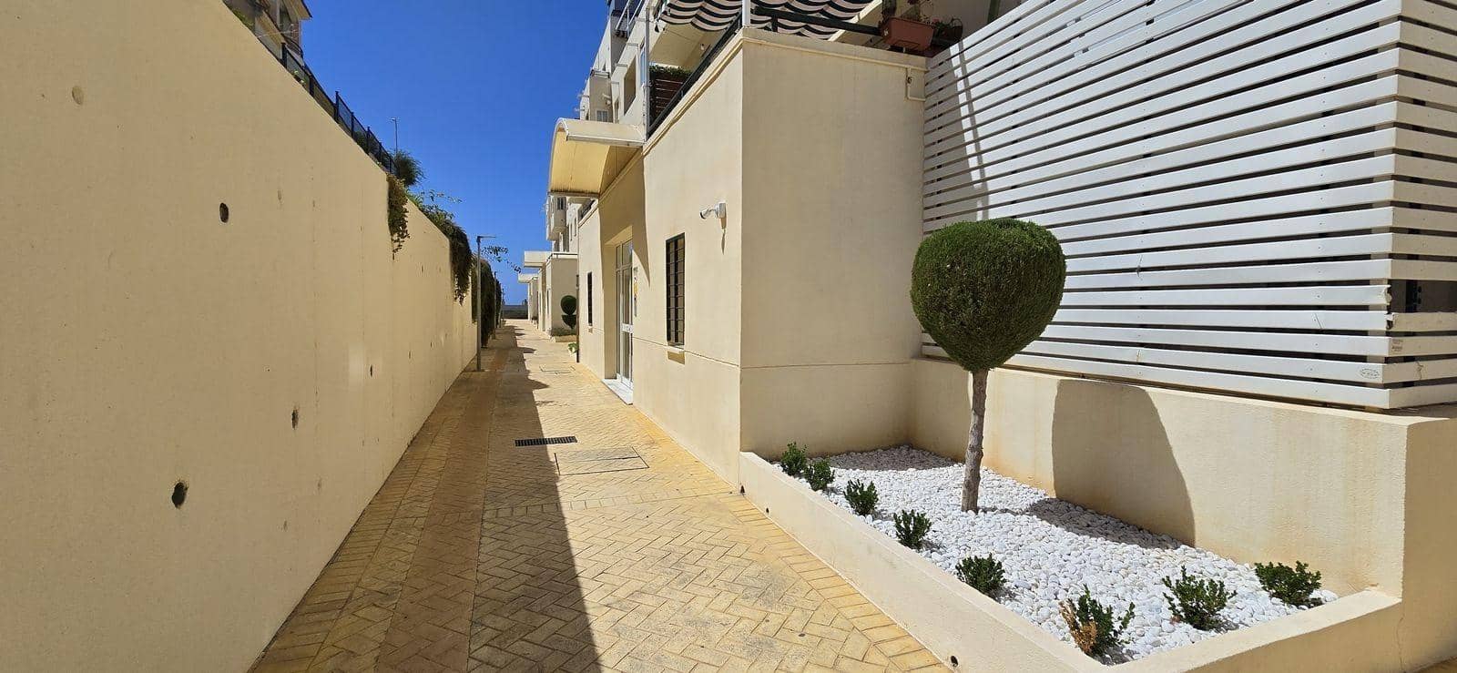 2 soveværelse Lejlighed til salg i Torrequebrada med garage - € 390.000 (Ref: 9264629)