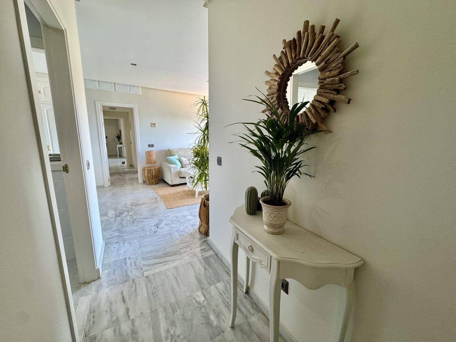 1 soverom Leilighet til salgs i Torrequebrada med garasje - € 309 000 (Ref: 9265402)