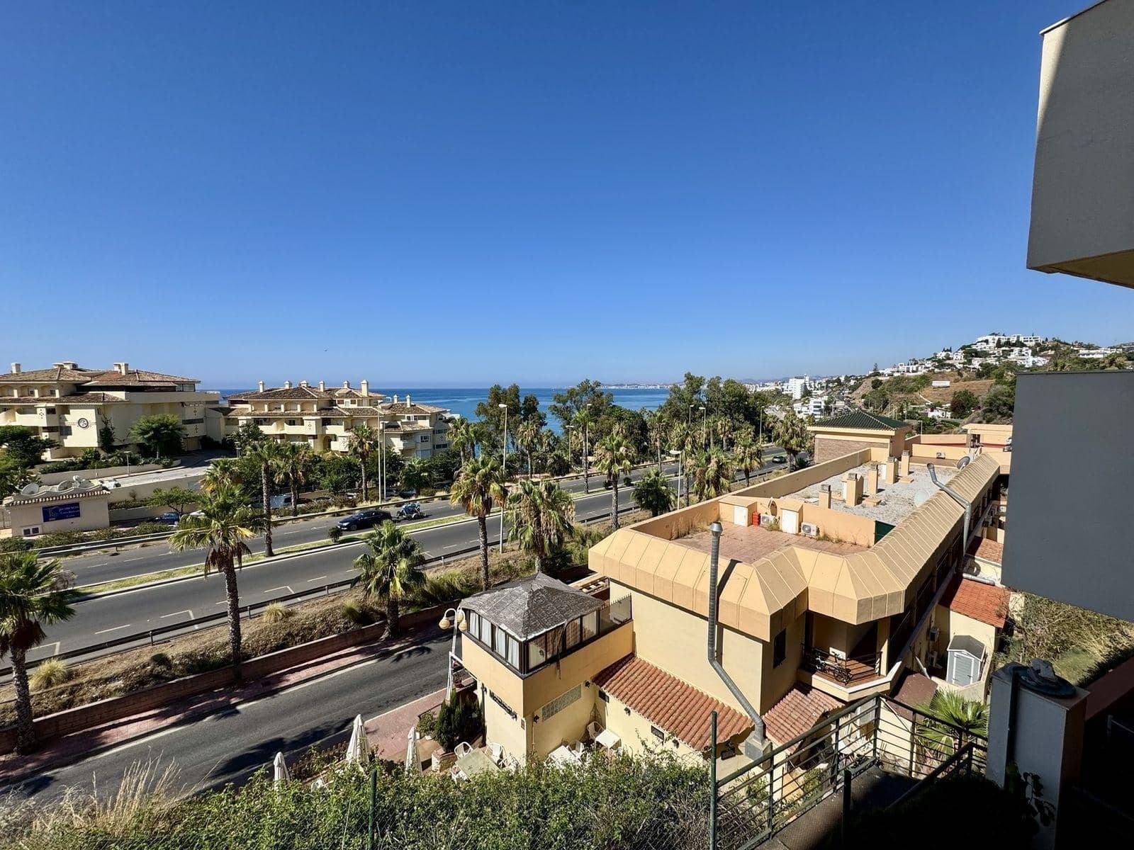 1 soverom Leilighet til salgs i Torrequebrada med garasje - € 309 000 (Ref: 9265402)