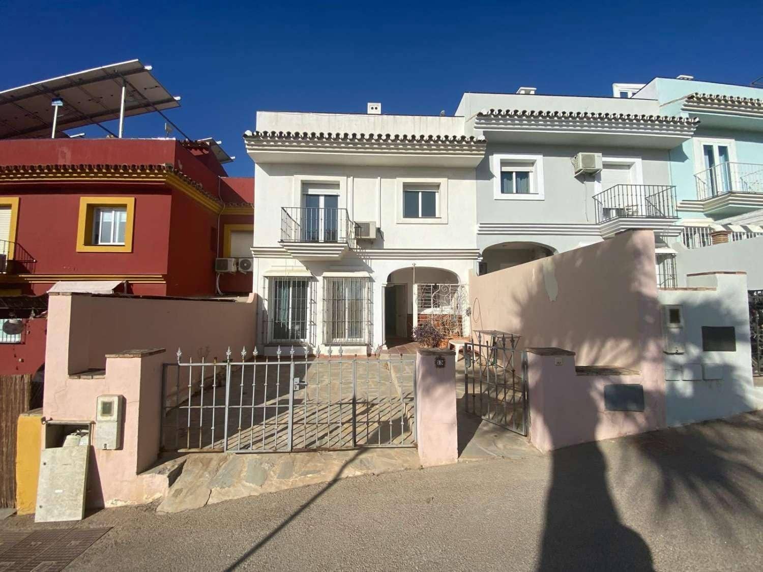 3 sovrum Radhus till salu i Fuengirola med garage - 499 000 € (Ref: 9305101)