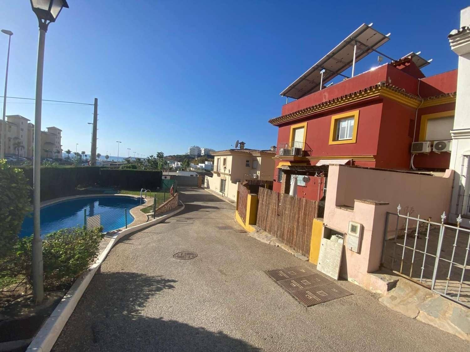 3 sovrum Radhus till salu i Fuengirola med garage - 499 000 € (Ref: 9305101)