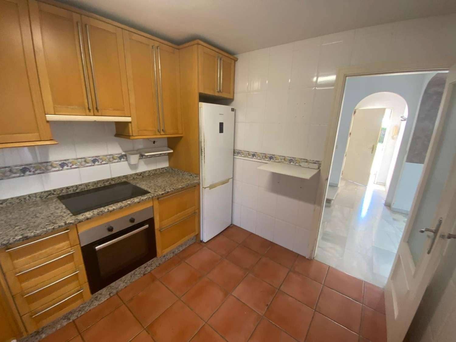 3 sovrum Radhus till salu i Fuengirola med garage - 499 000 € (Ref: 9305101)