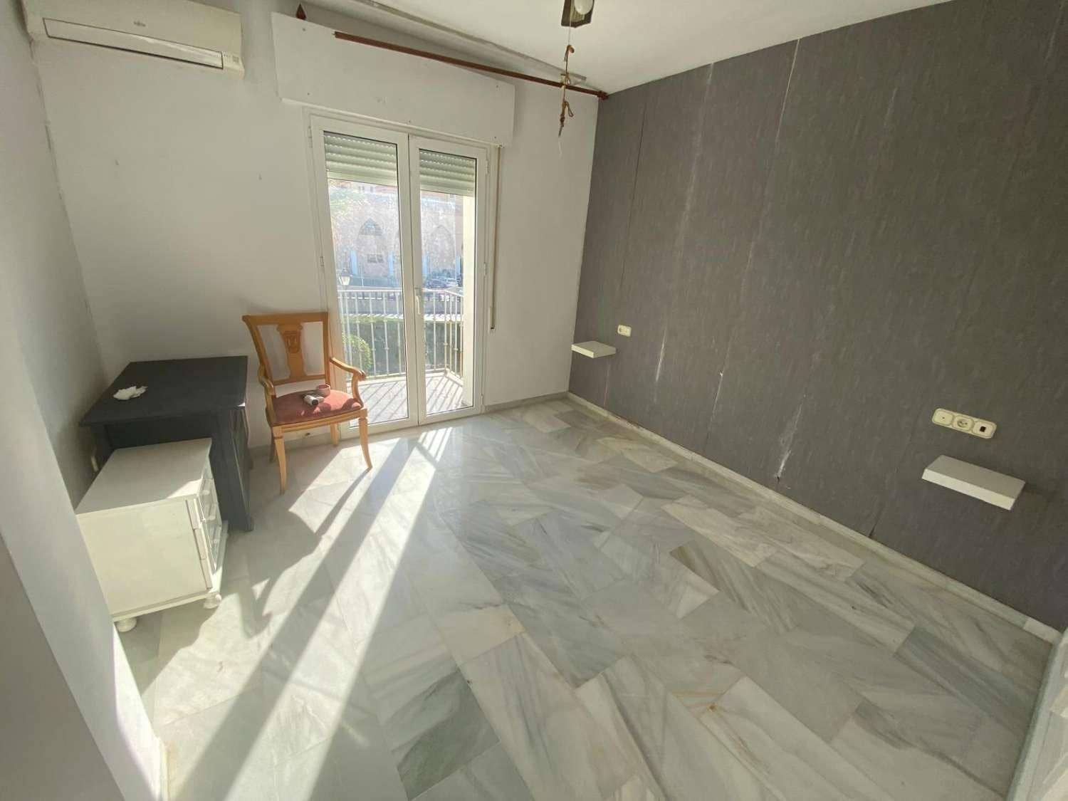 3 sovrum Radhus till salu i Fuengirola med garage - 499 000 € (Ref: 9305101)