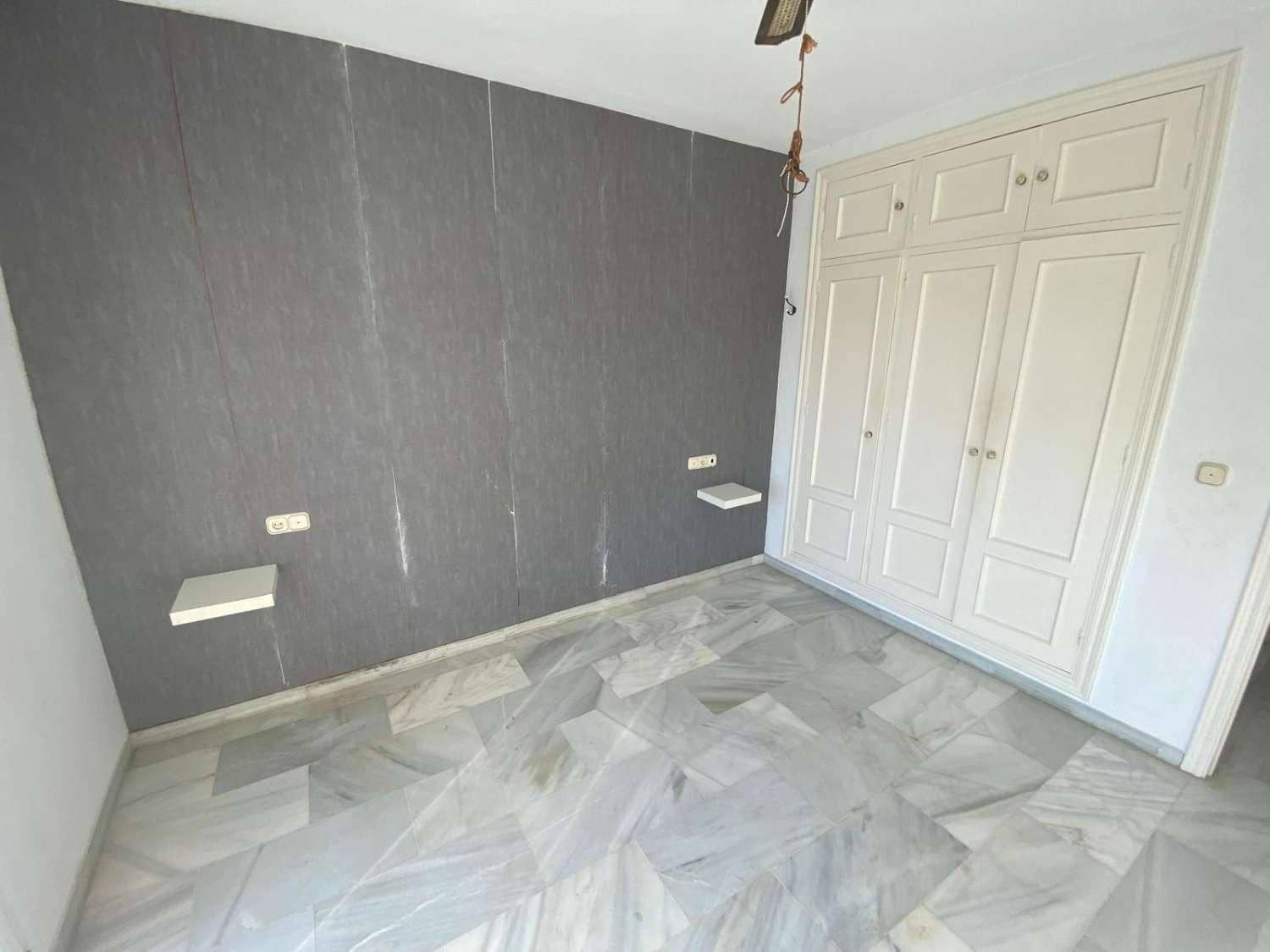 3 sovrum Radhus till salu i Fuengirola med garage - 499 000 € (Ref: 9305101)