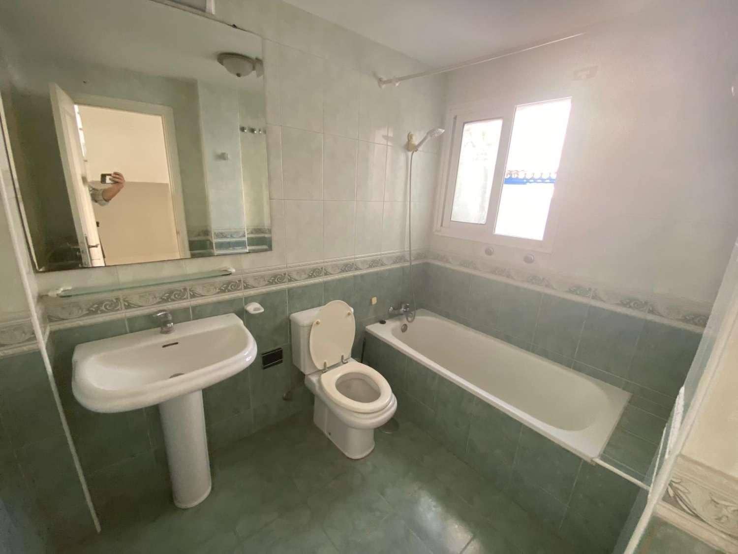 3 sovrum Radhus till salu i Fuengirola med garage - 499 000 € (Ref: 9305101)