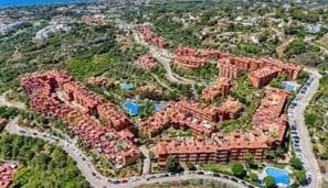 2 soverom Leilighet til salgs i La Reserva med svømmebasseng garasje - € 310 000 (Ref: 9419858)