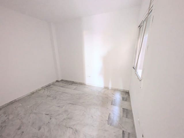 2 bedroom Flat for sale in La Reserva, Marbella with pool garage - € 310,000 (Ref: 9419858)