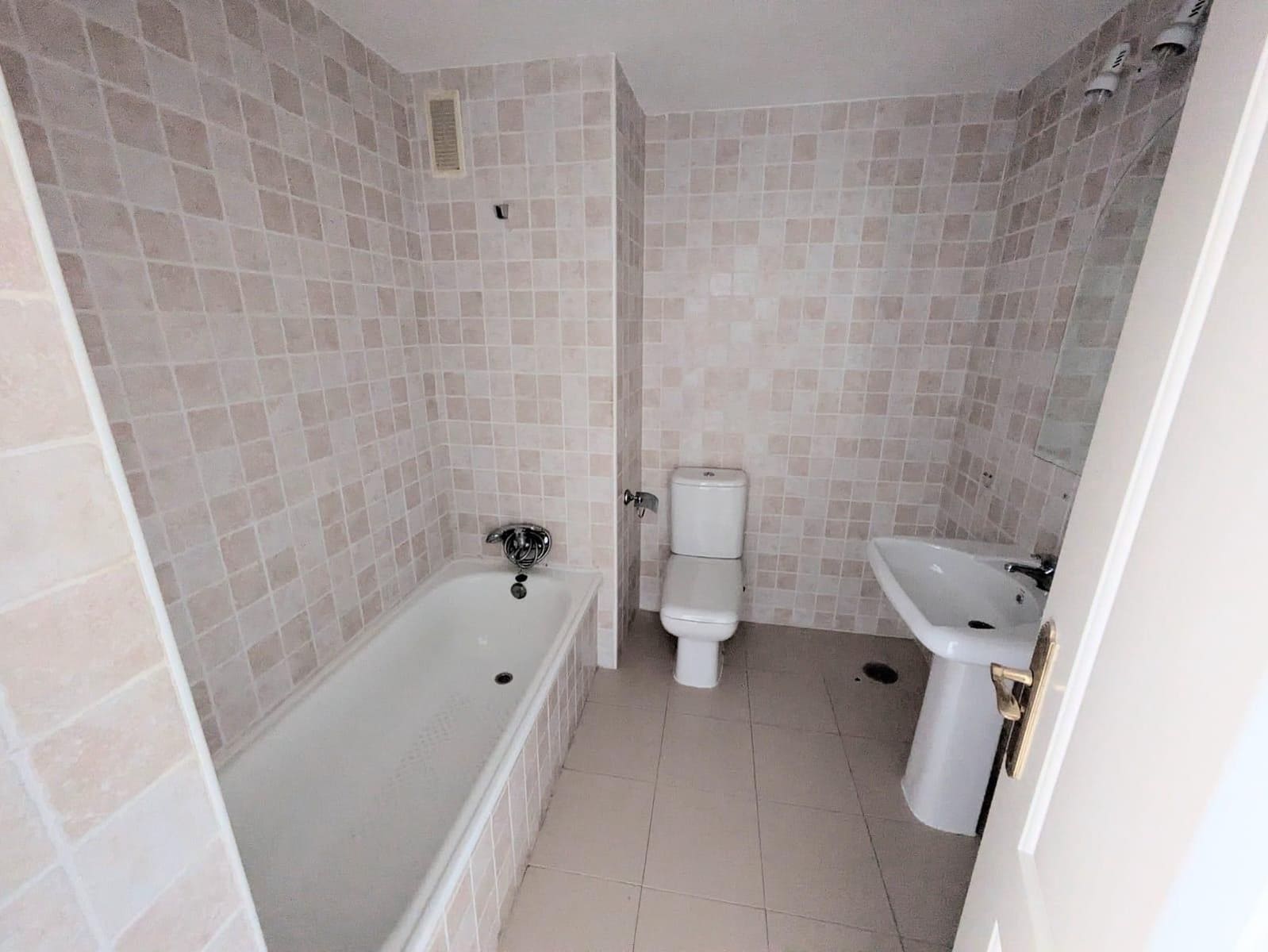 2 soverom Leilighet til salgs i La Reserva med svømmebasseng garasje - € 310 000 (Ref: 9419858)