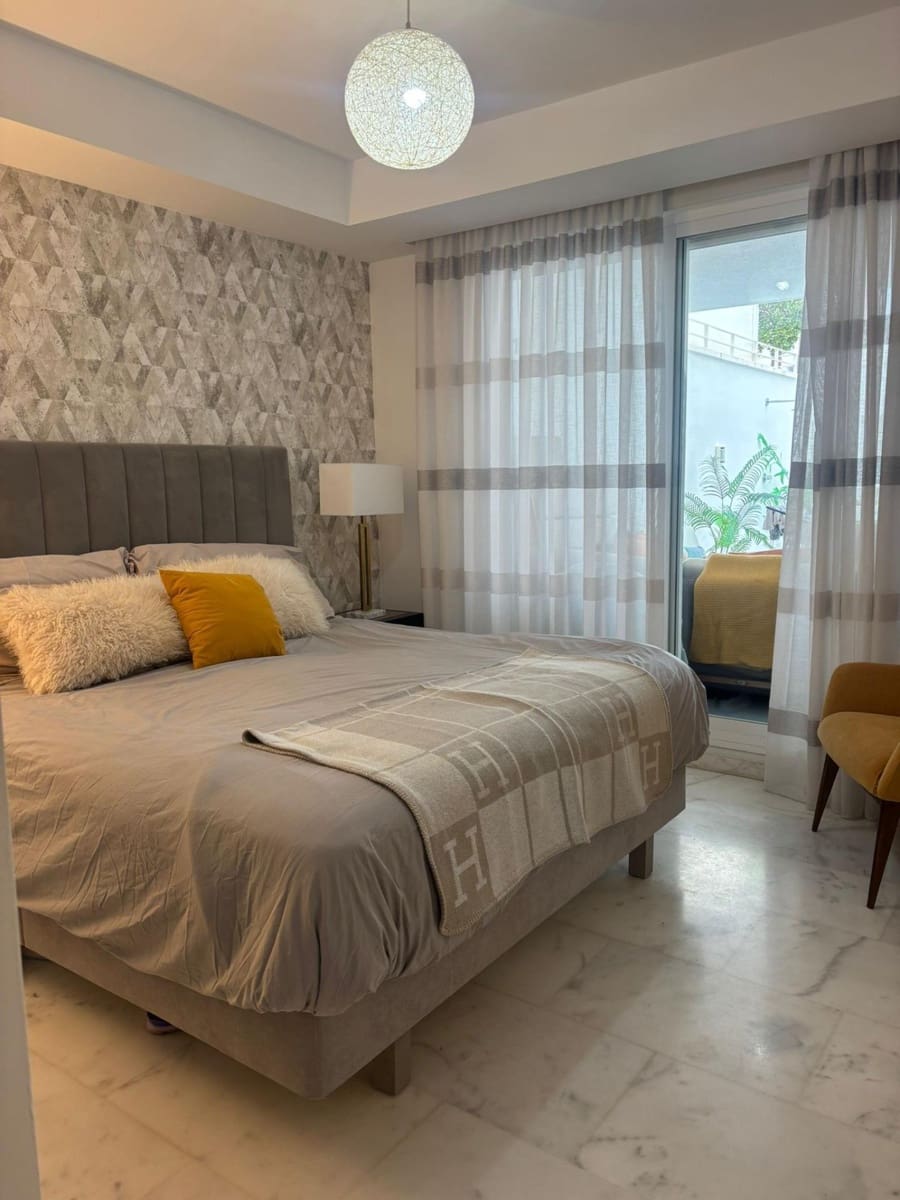 3 makuuhuone Huoneisto myytävänä paikassa Torrequebrada mukana uima-altaan 
autotalli - 560 000 € (Ref: 9449379)