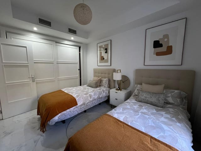 3 makuuhuone Huoneisto myytävänä paikassa Torrequebrada, Benalmádena mukana uima-altaan 
autotalli - 560 000 € (Ref: 9449379)