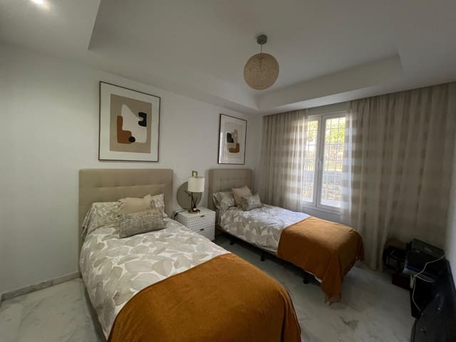 3 makuuhuone Huoneisto myytävänä paikassa Torrequebrada, Benalmádena mukana uima-altaan 
autotalli - 560 000 € (Ref: 9449379)