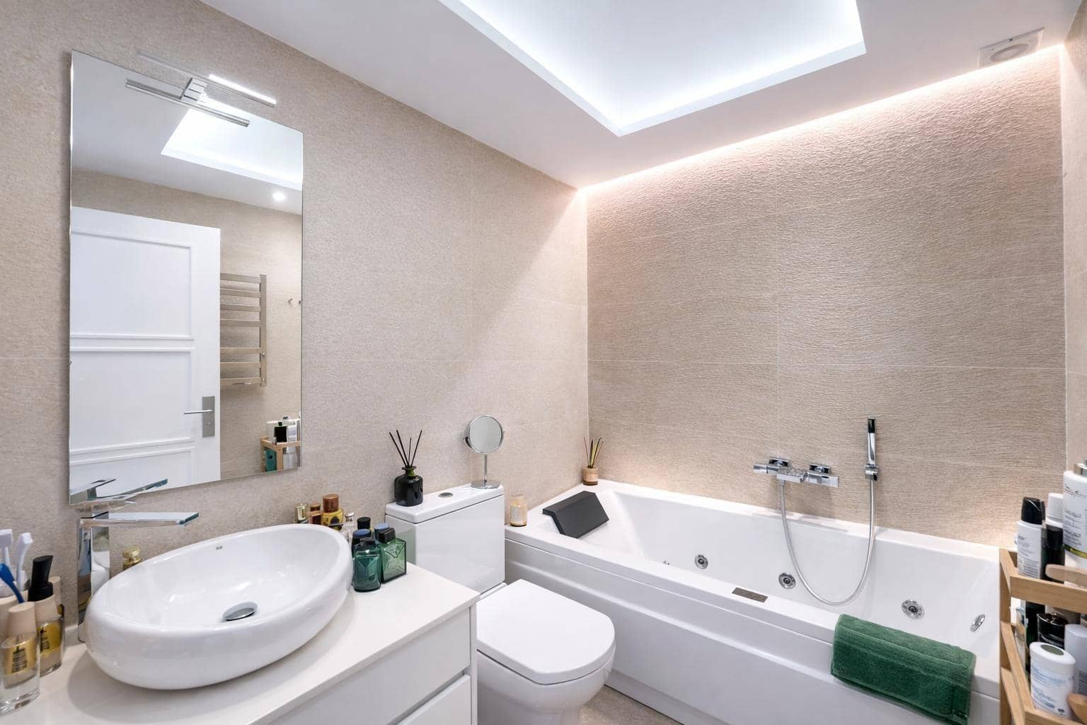 3 bedroom Apartment for sale in Torrequebrada with pool garage - € 560,000 (Ref: 9449379)