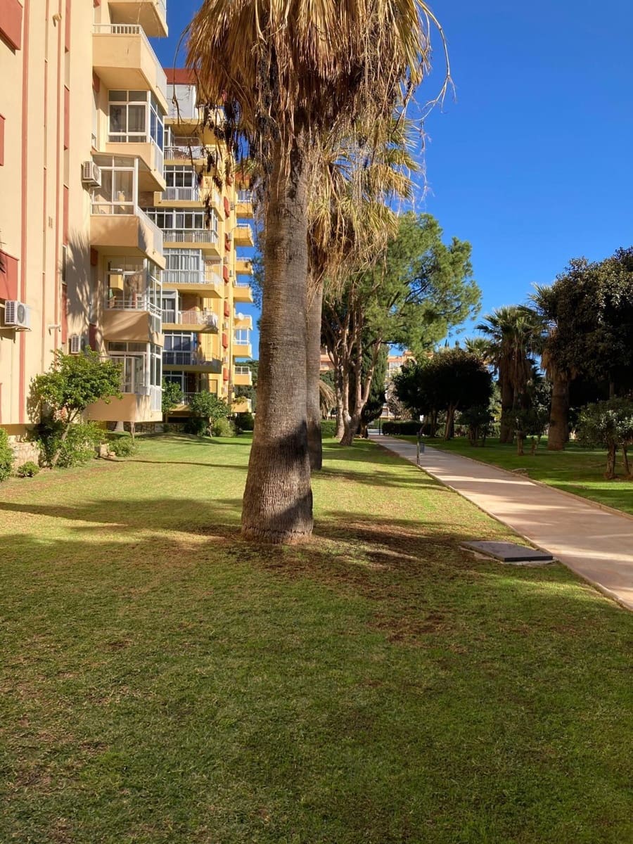 Yksiö myytävänä paikassa Benalmadena mukana uima-altaan - 162 000 € (Ref: 9470460)