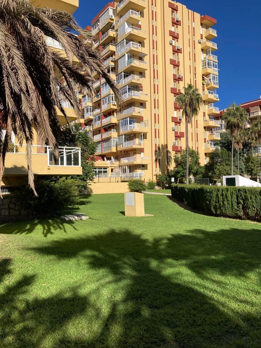 Yksiö myytävänä paikassa Benalmadena mukana uima-altaan - 162 000 € (Ref: 9470460)