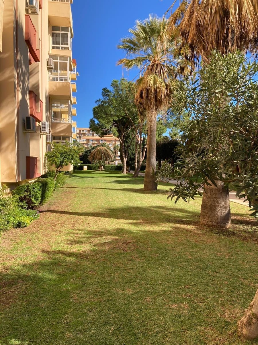 Yksiö myytävänä paikassa Benalmadena mukana uima-altaan - 162 000 € (Ref: 9470460)