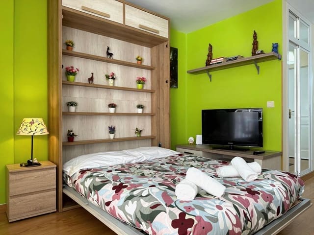 Yksiö myytävänä paikassa Benalmádena mukana uima-altaan - 162 000 € (Ref: 9470460)