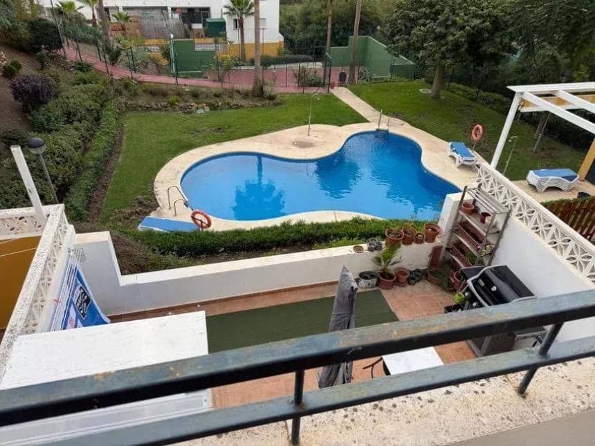 Piso de 2 habitaciones en Miraflores en venta con piscina - 220.000 € (Ref: 9476196)