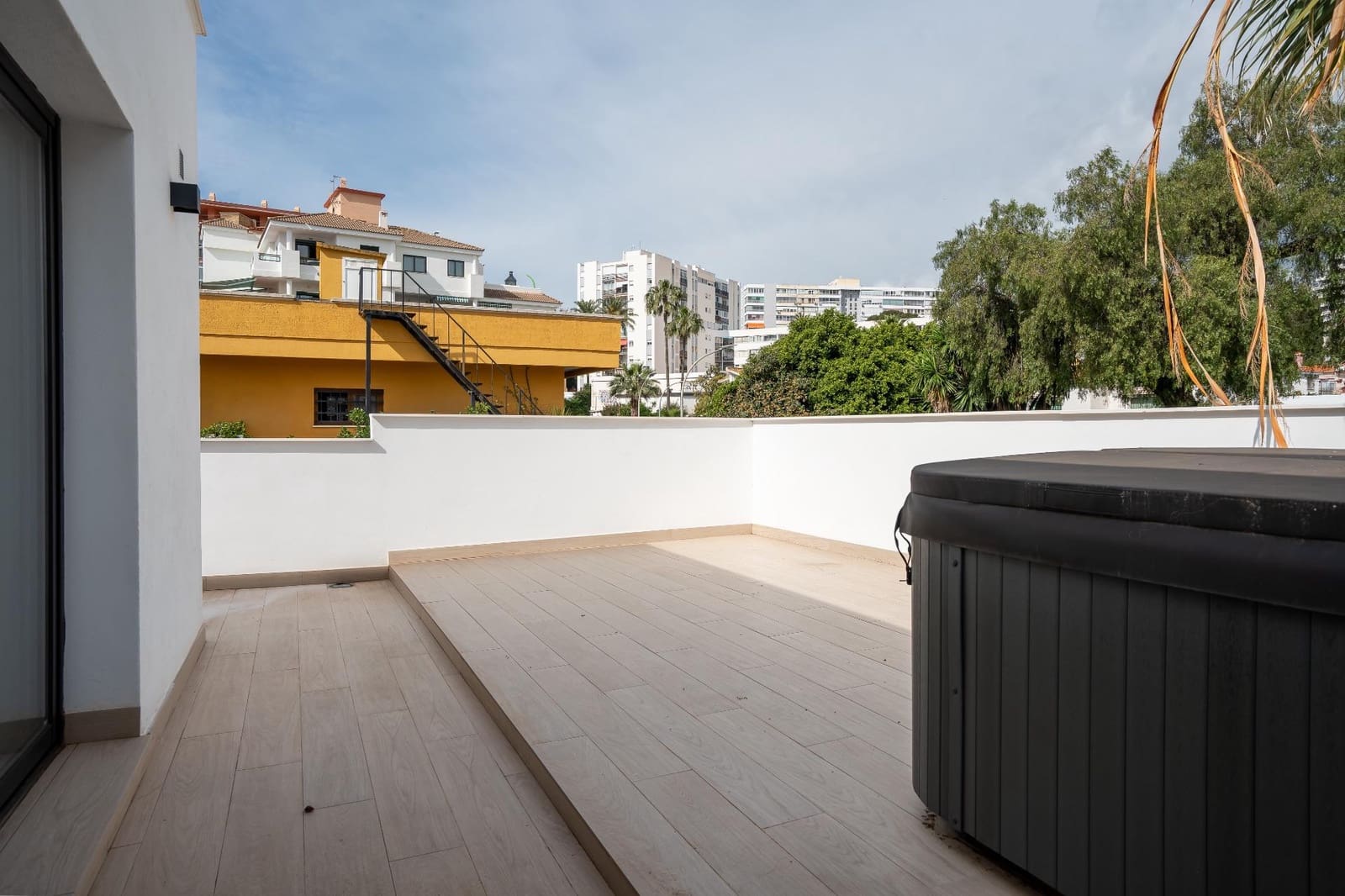 7 bedroom Villa for sale in Benalmadena Costa with pool garage - € 1,150,000 (Ref: 9527776)