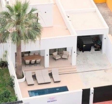 7 bedroom Villa for sale in Benalmadena Costa with pool garage - € 1,150,000 (Ref: 9527776)