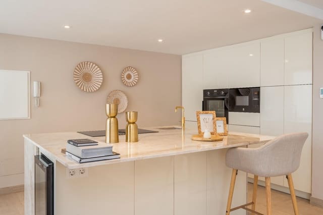 7 soveværelse Villa til salg i Benalmadena Costa, Benalmádena med swimmingpool garage - € 1.150.000 (Ref: 9527776)