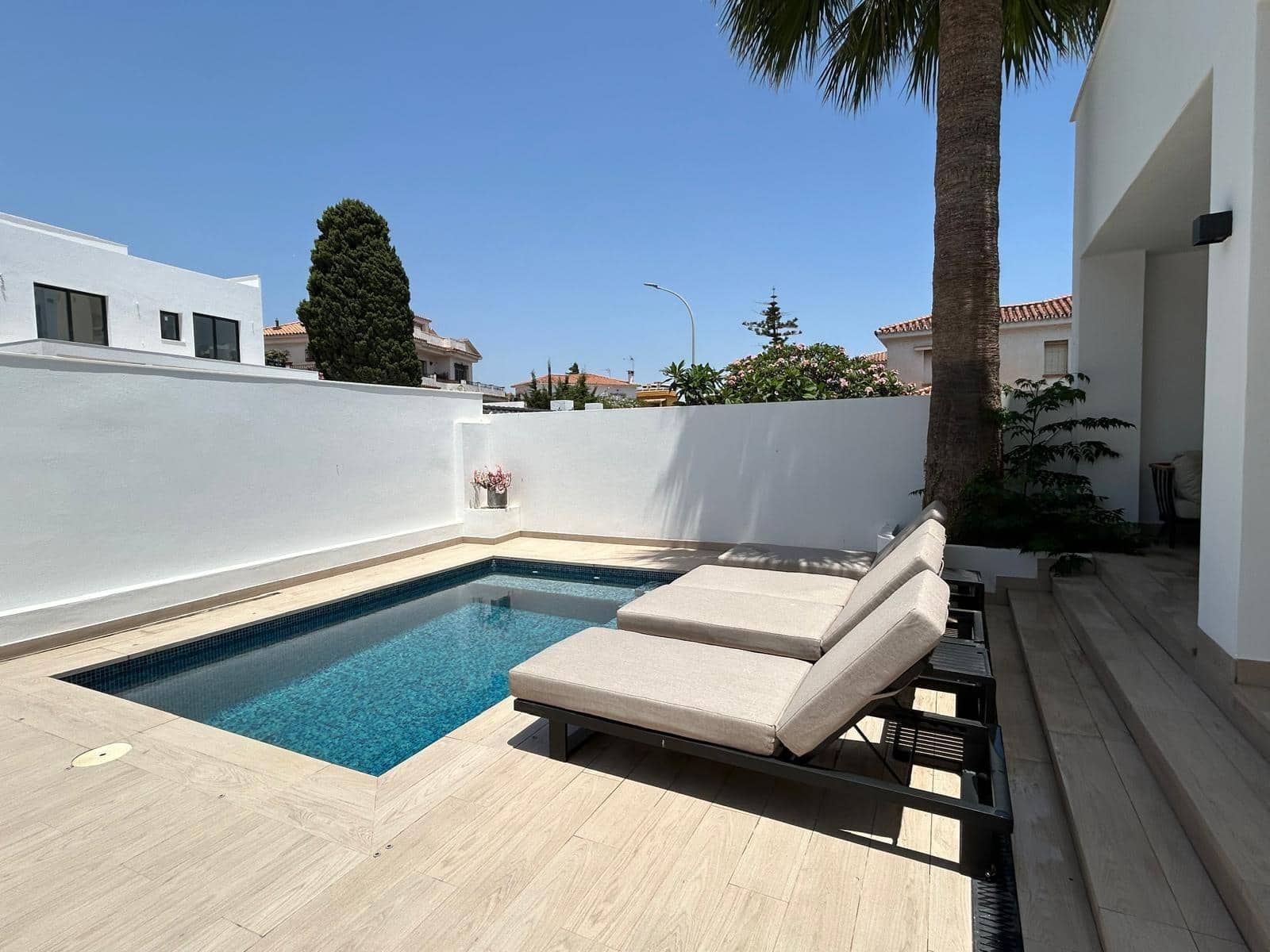 7 bedroom Villa for sale in Benalmadena Costa with pool garage - € 1,150,000 (Ref: 9527776)