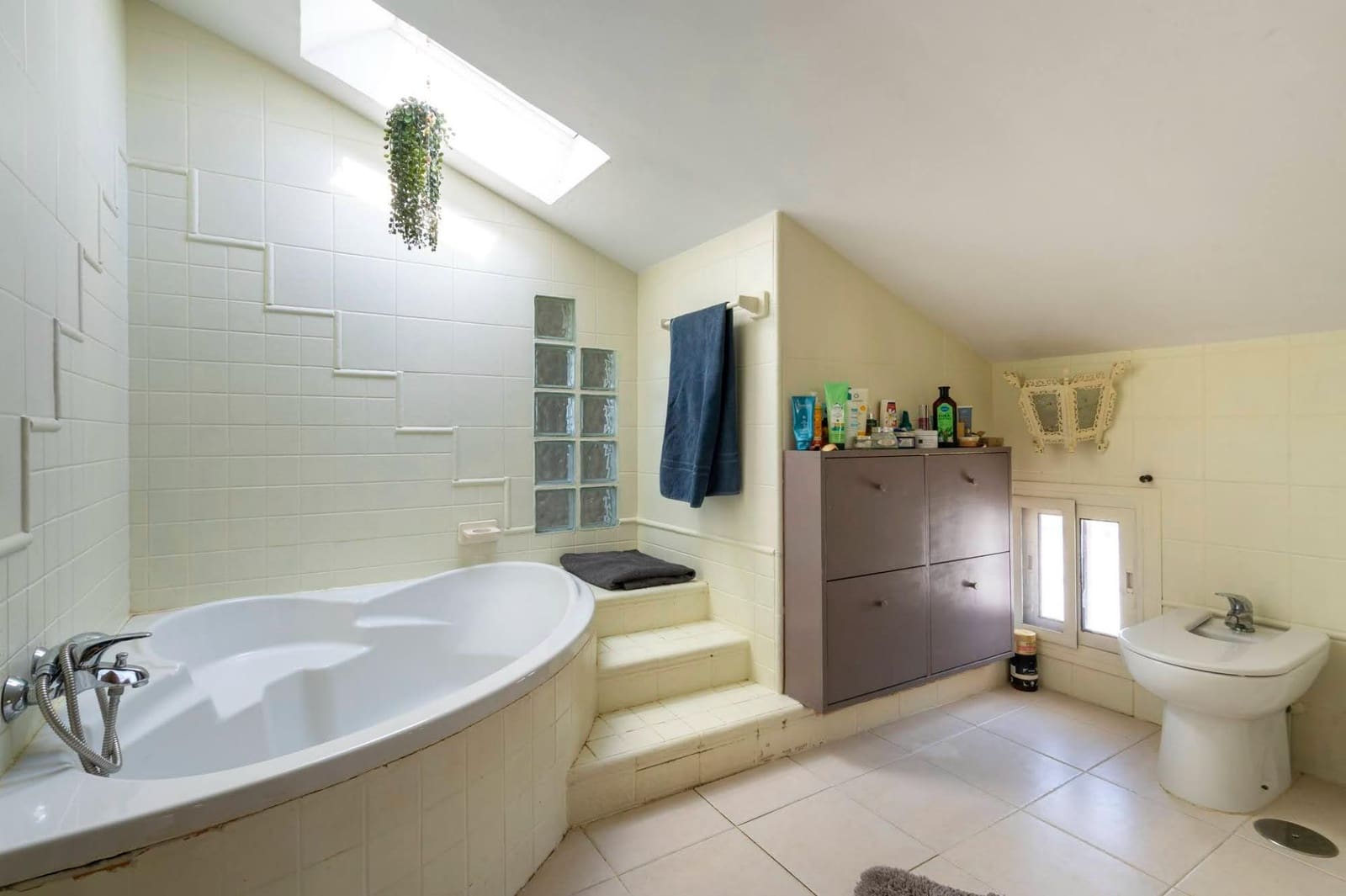 3 bedroom Villa for sale in Coin with garage - € 597,000 (Ref: 9530648)