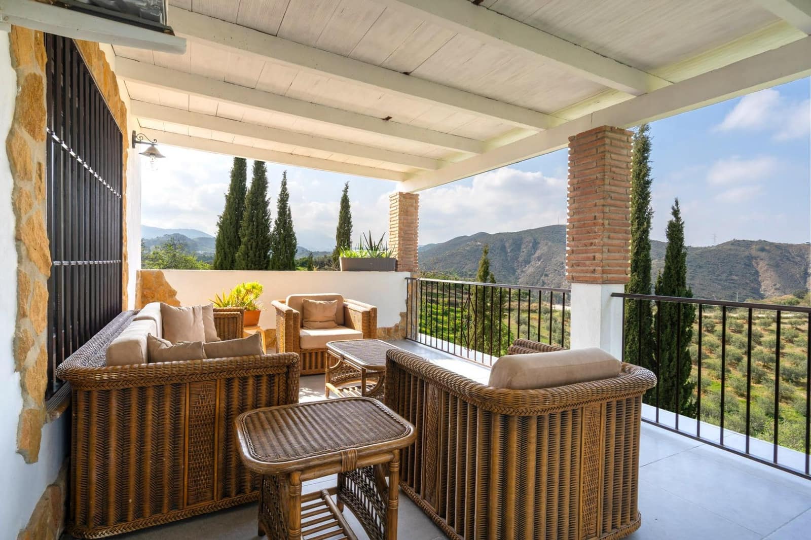 3 bedroom Villa for sale in Coin with garage - € 597,000 (Ref: 9530648)