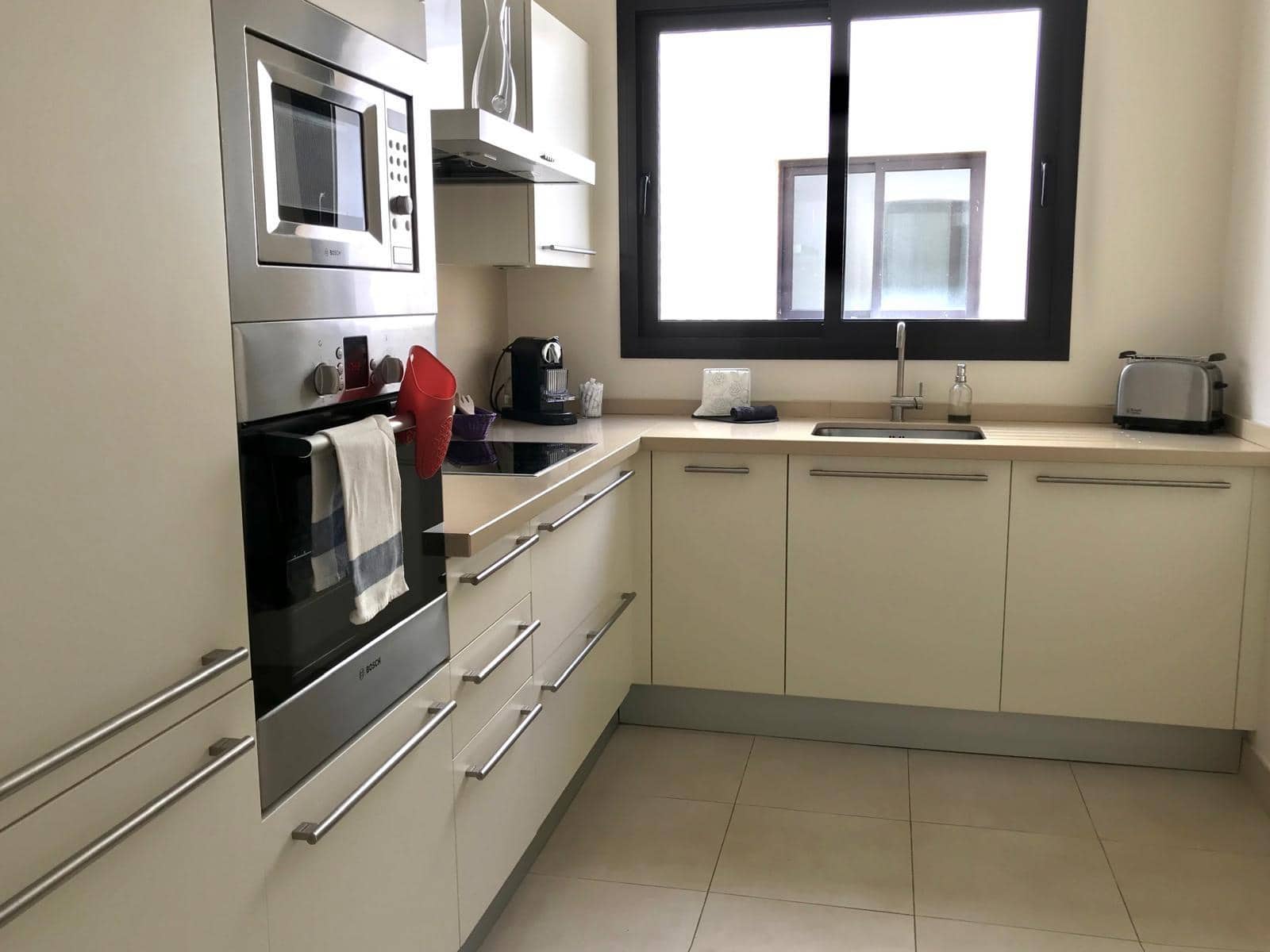 2 soverom Leilighet til leie i Marbella med svømmebasseng garasje - € 2 000 (Ref: 9565321)