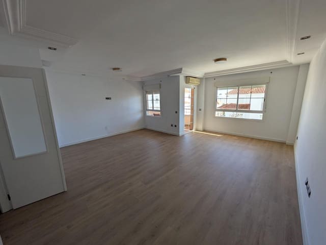 4 sypialnia Penthouse na sprzedaż w Torremolinos z basenem garażem - 549 000 € (Ref: 9574695)