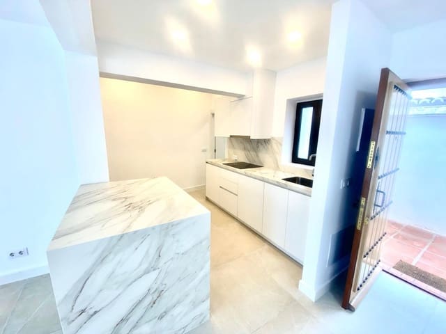 1 sovrum Radhus att hyra i Fuengirola - 1 600 € (Ref: 9596239)